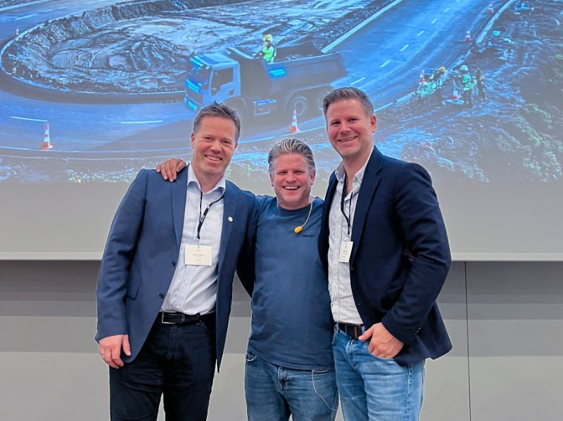 Pressebilde Infra Group: KI Hackathon. Fra venstre: Anders Høiback, Håvard Lilleheie og Eirik Strander.