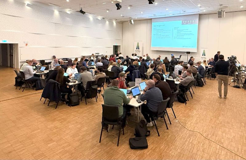 Gruppearbeid under KI Hackathon.